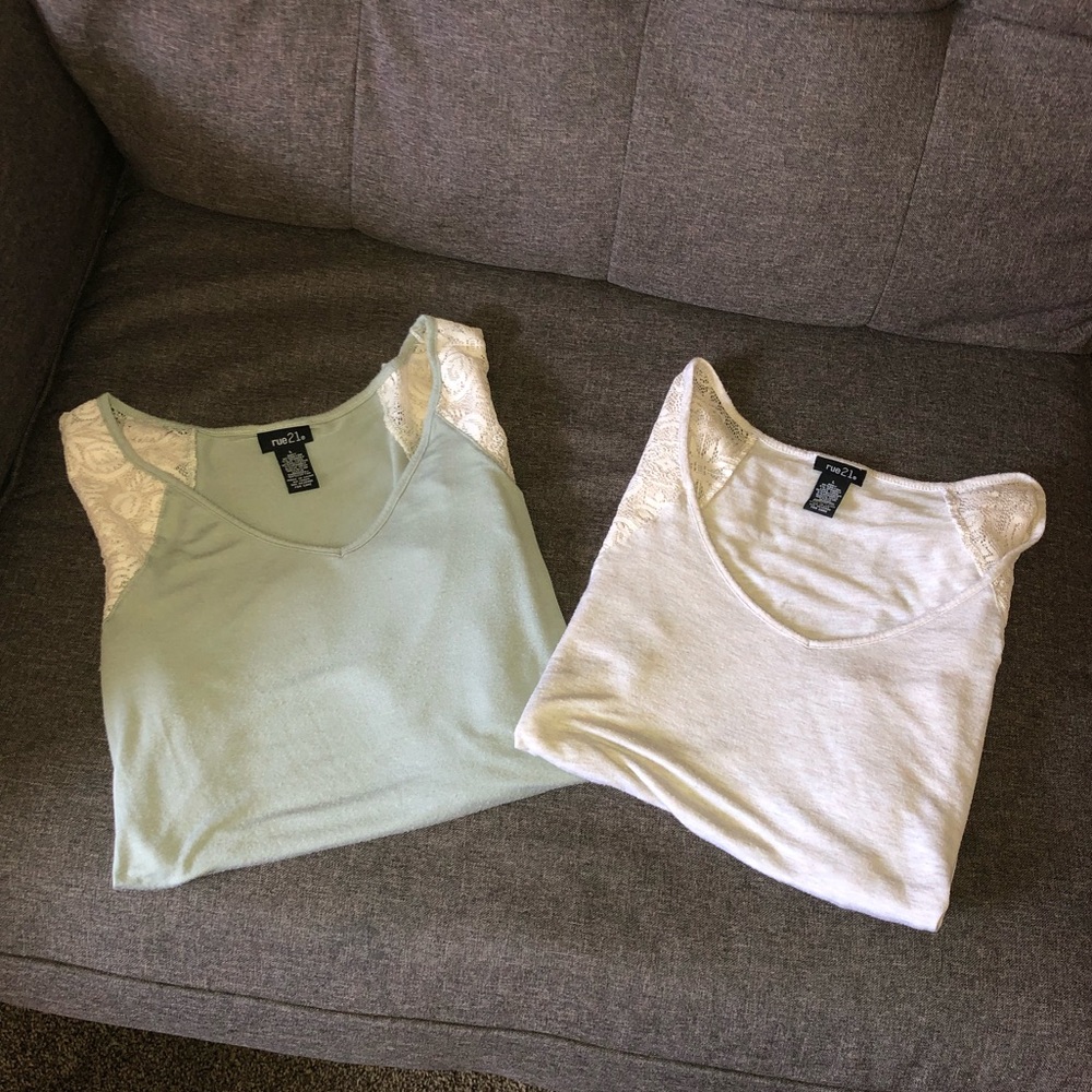 ☀️ Bundle of 2 Rue21 tops